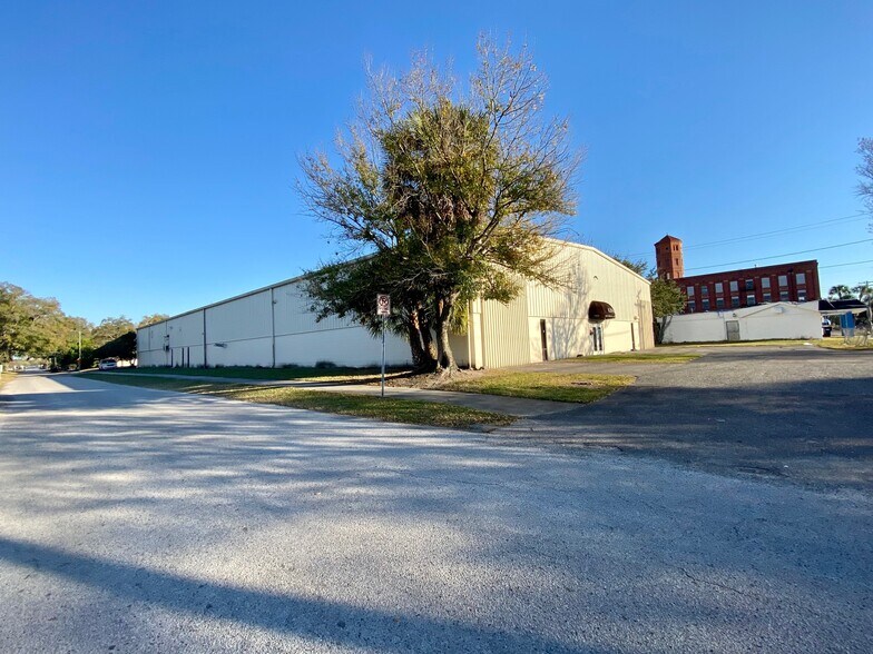 2415 N Albany Ave, Tampa, FL à louer - Photo de l’immeuble – Image 2 sur 6