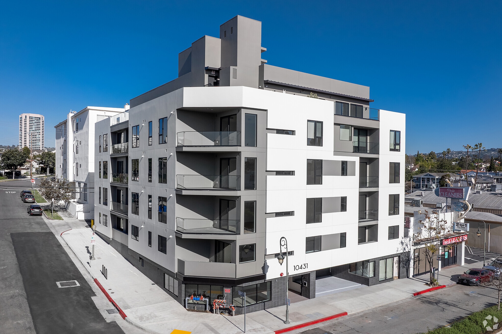 10431 Santa Monica Blvd, Los Angeles, CA à louer Photo principale– Image 1 sur 43