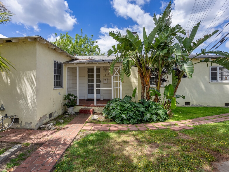137 N Rose St, Burbank, CA à vendre - Photo de l’immeuble – Image 2 sur 52