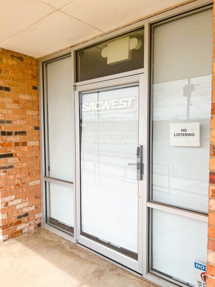 711 E 3rd St, Big Spring, TX à louer - Photo de l’immeuble – Image 2 sur 13