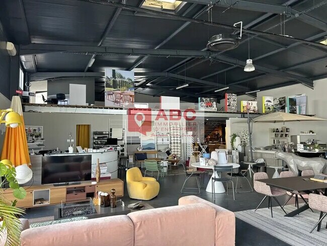 Plus de détails pour Local commercial à louer