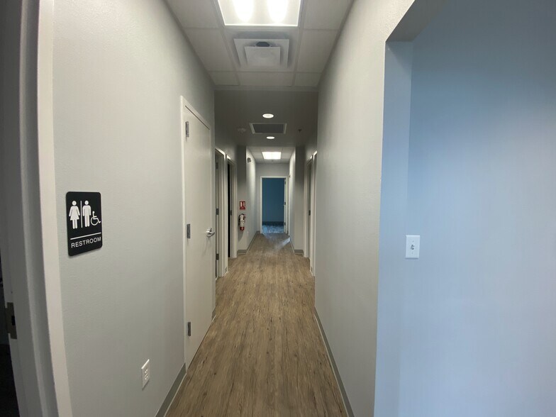 1890 N Stonebridge Dr, McKinney, TX à vendre - Photo de l’immeuble – Image 3 sur 37