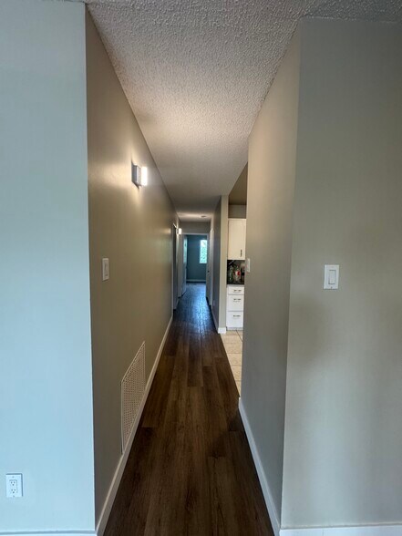 5000 50 St, Beaumont, AB à louer - Photo de l’immeuble – Image 3 sur 7