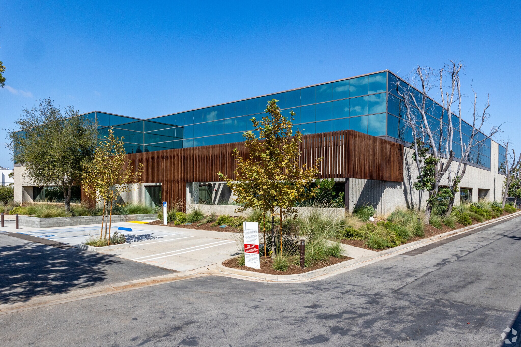 200 E Baker St, Costa Mesa, CA à louer Photo principale– Image 1 sur 33