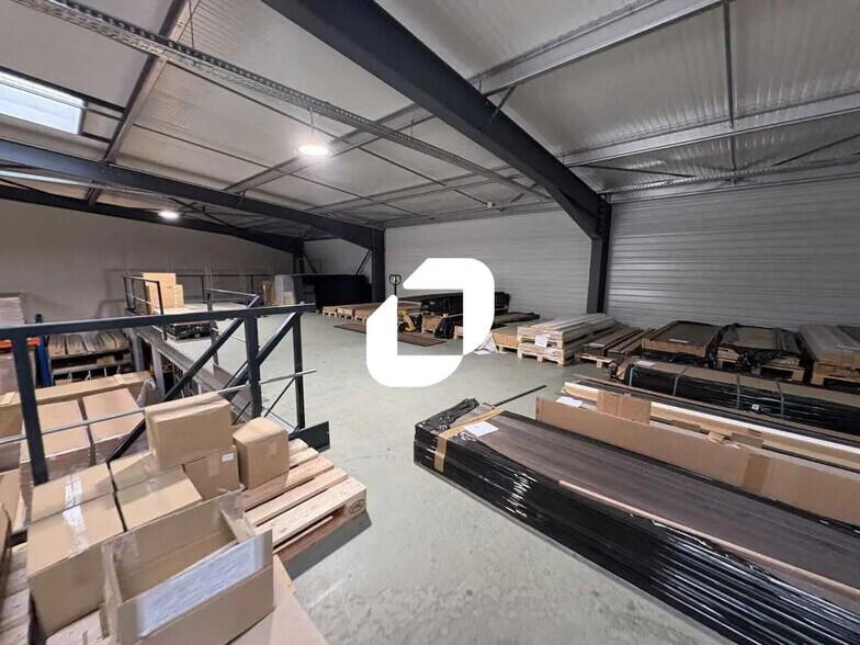 Bureau dans Saint-Loubès à louer - Photo de l’immeuble – Image 1 sur 10