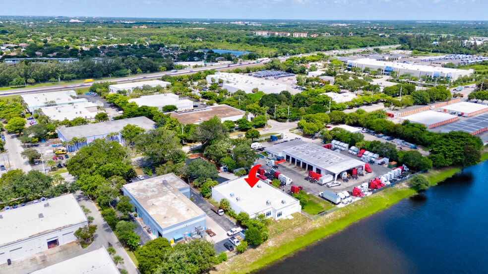 2122 Blount Rd, Pompano Beach, FL à louer - Photo de l’immeuble – Image 2 sur 16
