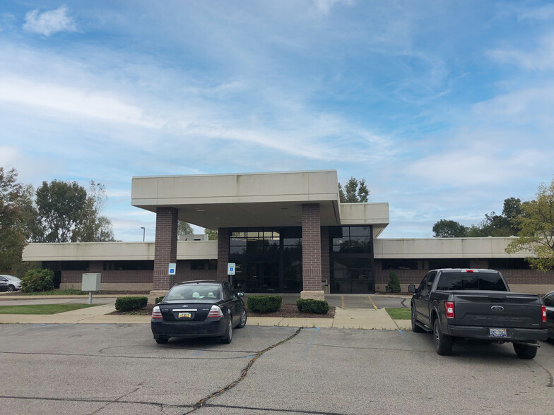 1794 N Lapeer Rd, Lapeer, MI à louer - Photo de l’immeuble – Image 3 sur 5