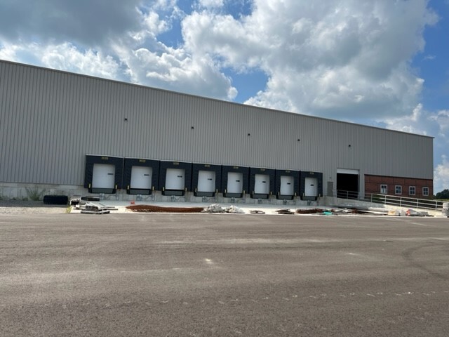 859 S Adams St, Bluffton, IN à louer - Photo de l’immeuble – Image 2 sur 11