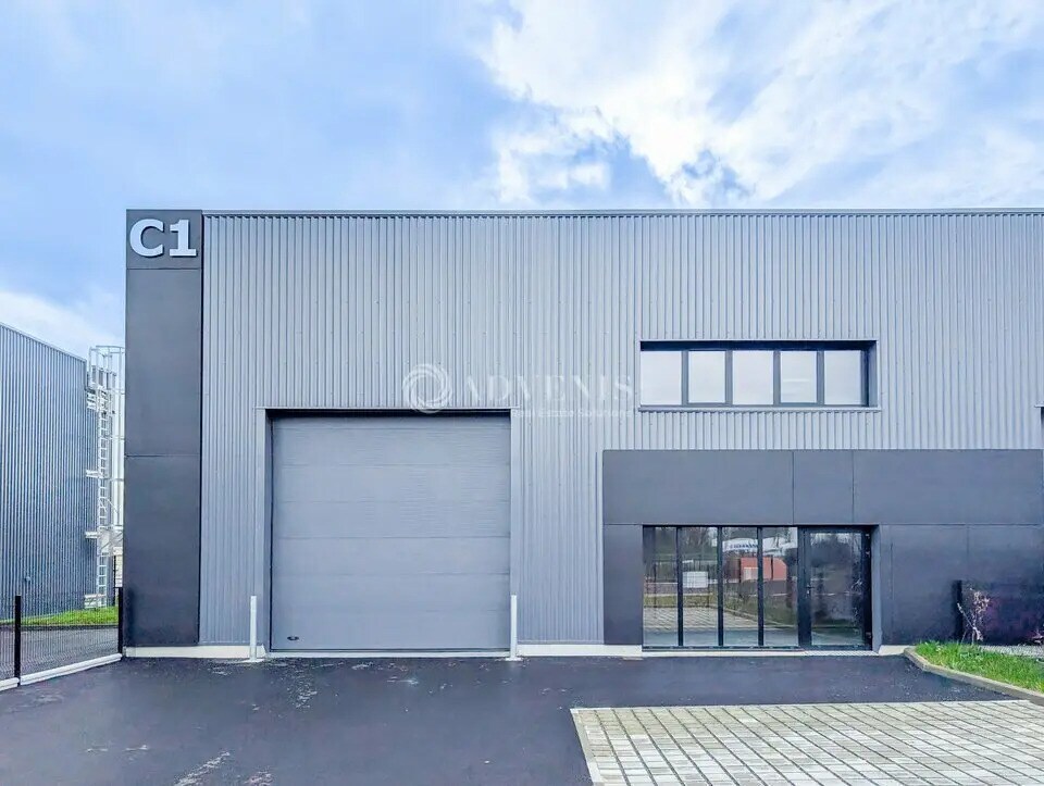 Local d’activités dans Miniac-Morvan à louer Photo de l’immeuble– Image 1 sur 8