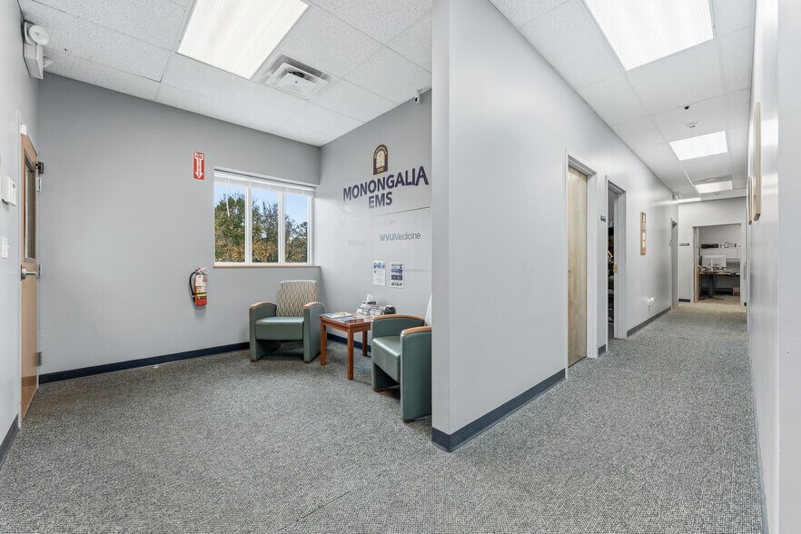 742 Fairmont Rd, Morgantown, WV à louer - Photo de l’immeuble – Image 2 sur 14