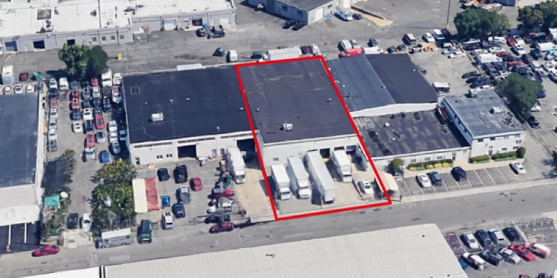 100-102 Lauman Ln, Hicksville, NY à louer Photo intérieure– Image 1 sur 1