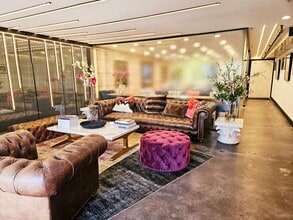 710 Seward St, Los Angeles, CA à louer Hall d’entrée– Image 2 sur 12