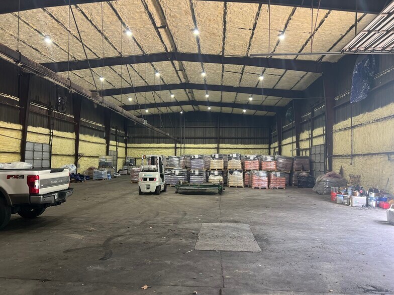819 Industrial Rd, Centerville, TN à louer - Photo de l’immeuble – Image 1 sur 24