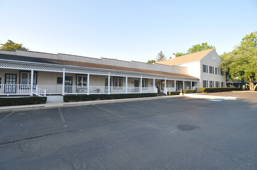 275 S Main St, Doylestown, PA à louer - Photo de l’immeuble – Image 2 sur 3