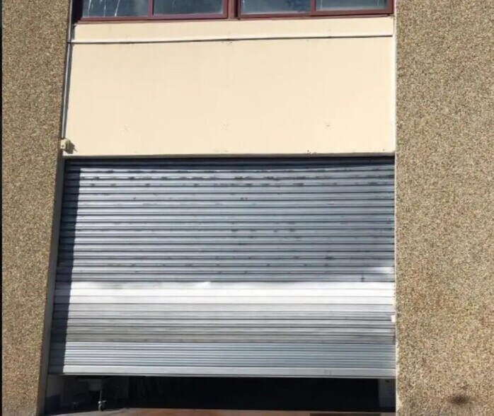 Local d’activités dans Villeneuve-Loubet à louer - Photo de l’immeuble – Image 3 sur 9