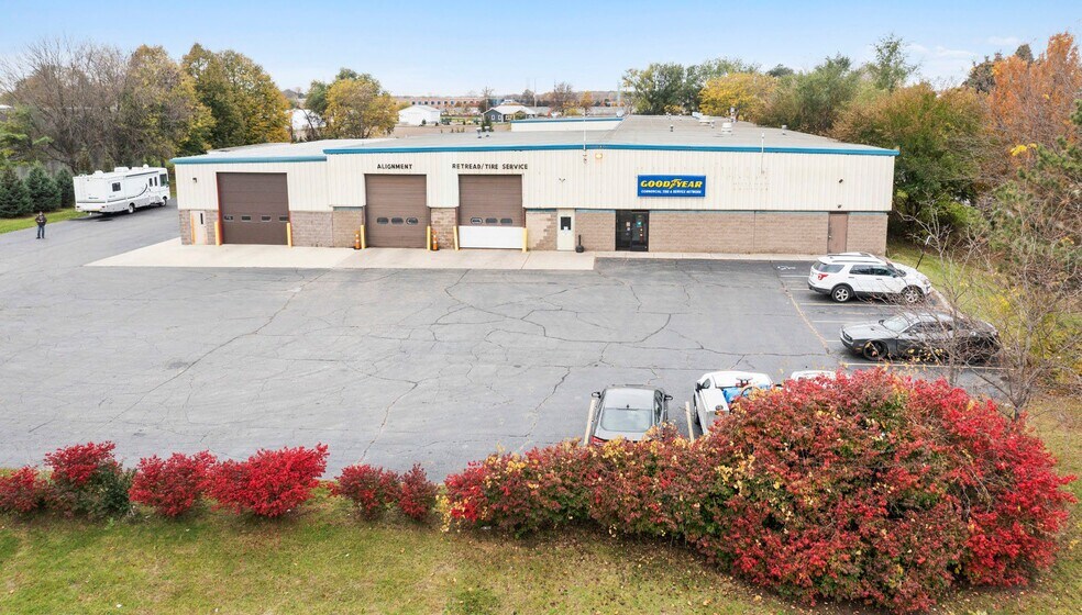 8881 Samuel Barton Dr, Belleville, MI à vendre - Photo de l’immeuble – Image 3 sur 5