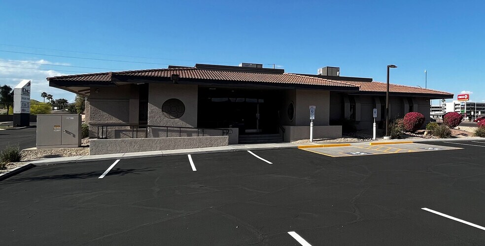5065 E Elliot Rd, Phoenix, AZ à vendre - Photo de l’immeuble – Image 1 sur 9