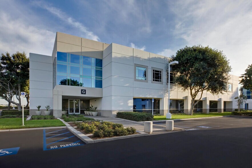 1 Technology Dr, Irvine, CA à louer - Photo de l’immeuble – Image 2 sur 3