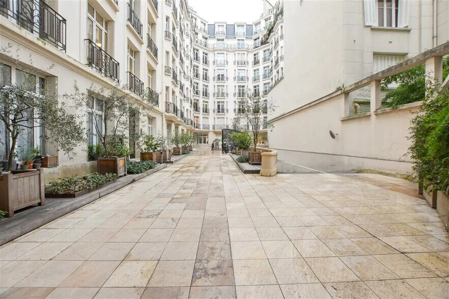 Bureau dans Paris à louer - Photo de l’immeuble – Image 1 sur 7