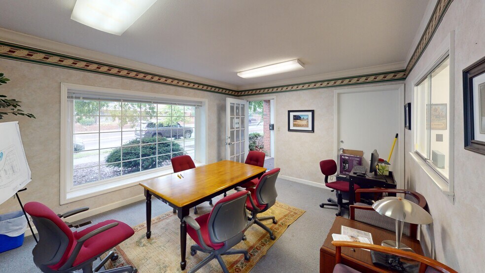 230 W Pennsylvania Ave, Southern Pines, NC à vendre - Photo intérieure – Image 3 sur 8