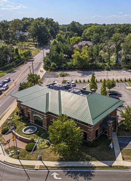 105 N Lindbergh Blvd, Creve Coeur, MO à vendre - Photo de l’immeuble – Image 2 sur 8
