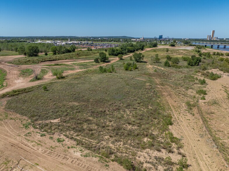 S Lewis Ave, Jenks, OK à vendre - Photo principale – Image 1 sur 13