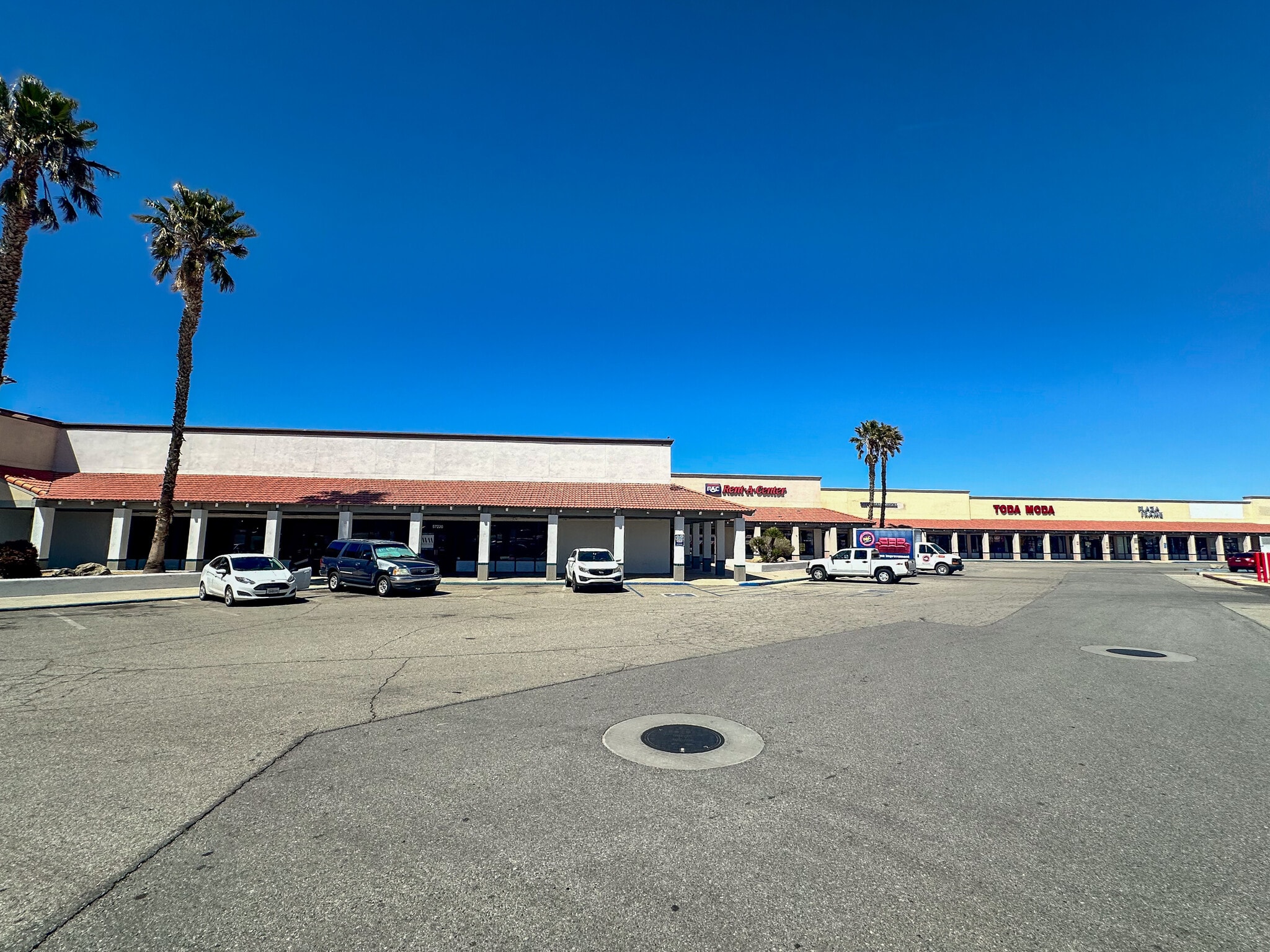 57220-57274 29 Palms Hwy, Yucca Valley, CA à louer Photo de l’immeuble– Image 1 sur 12