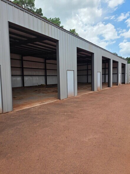 200 Porter Rd, Conroe, TX à louer - Photo de l’immeuble – Image 1 sur 9