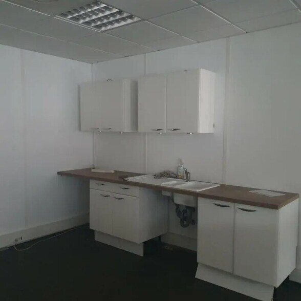 Bureau dans Grenoble à louer - Photo de l’immeuble – Image 3 sur 7