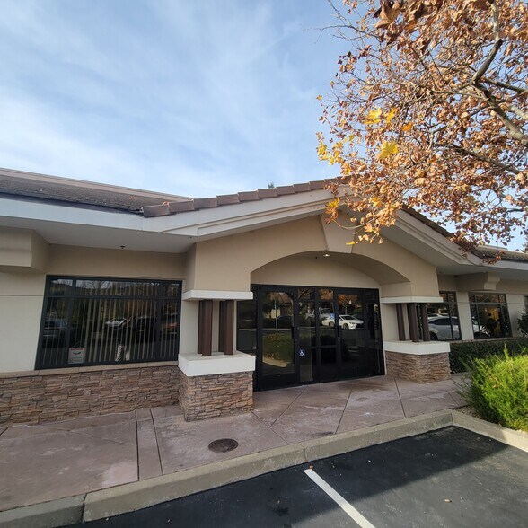 1162 Suncast Ln, El Dorado Hills, CA à louer - Photo de l’immeuble – Image 2 sur 3