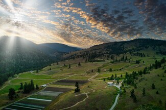 Plus de détails pour 26405 Garnet Valley Rd, Summerland, BC - Terrain à vendre