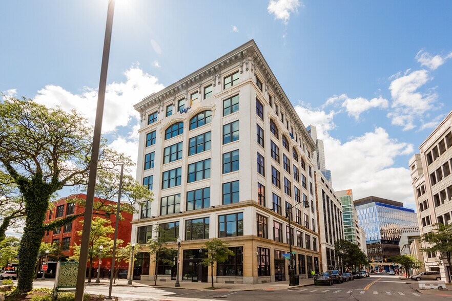 230 E Grand River Ave, Detroit, MI à louer - Photo de l’immeuble – Image 1 sur 6