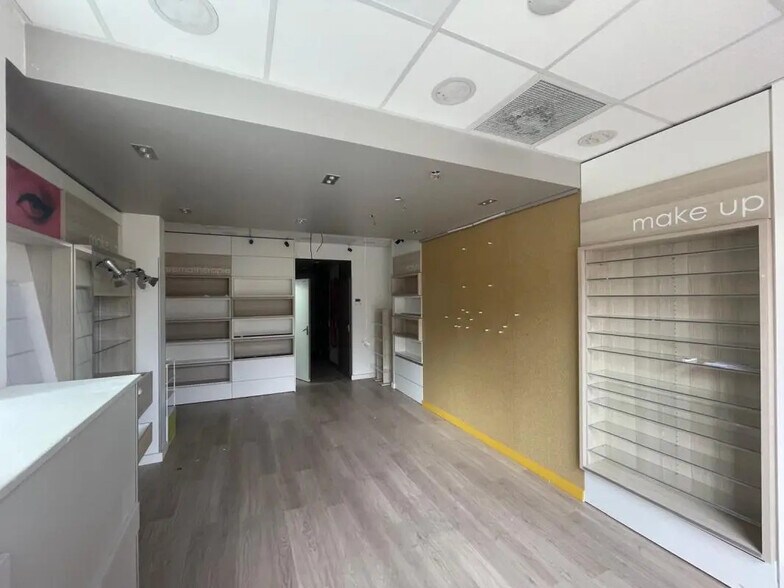 Local commercial dans Courbevoie à louer - Photo de l’immeuble – Image 3 sur 6