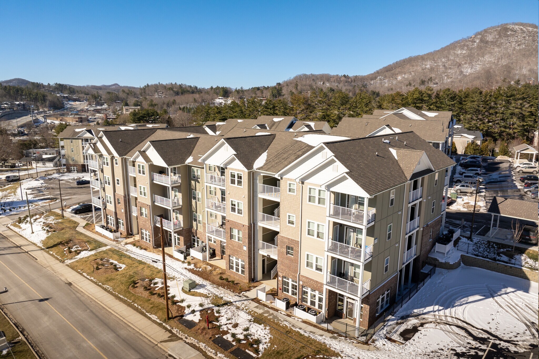 155 & 221 Robinson Way, Boone, NC à louer Photo de l’immeuble– Image 1 sur 15