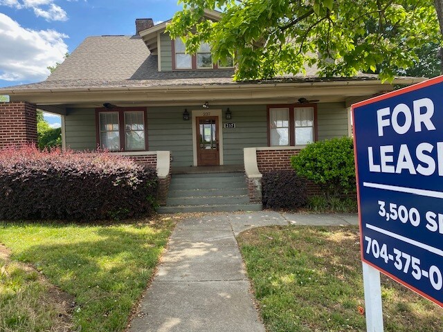 237 Main St, Pineville, NC à louer - Photo de l’immeuble – Image 1 sur 18