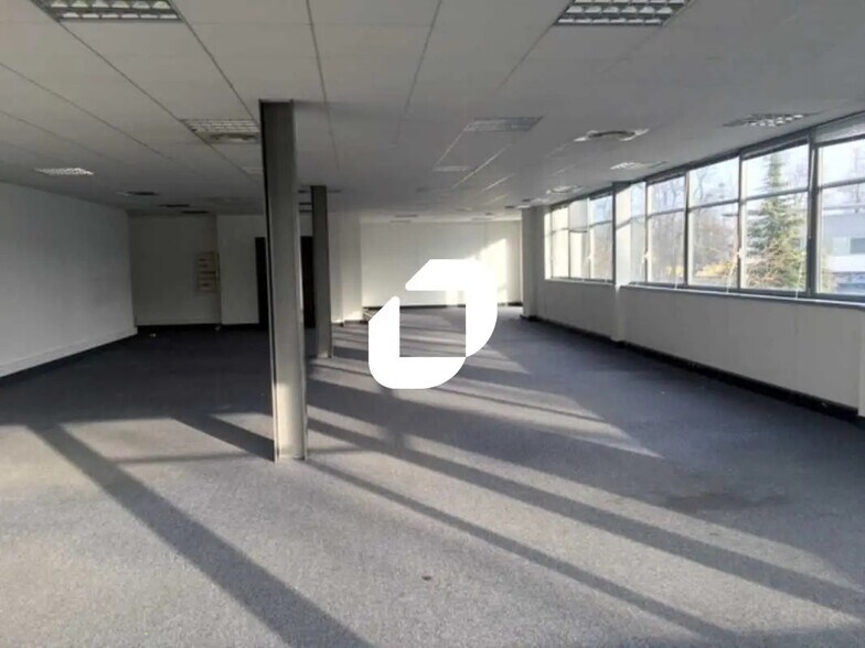 Bureau dans Éragny à louer - Photo de l’immeuble – Image 2 sur 6
