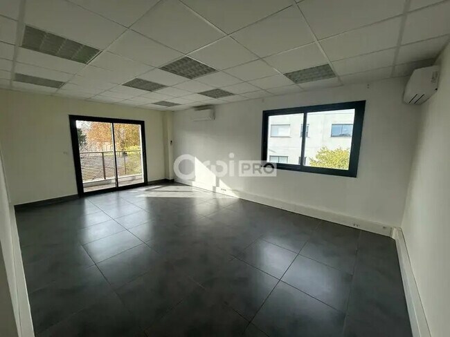 Plus de détails pour Bureau à vendre