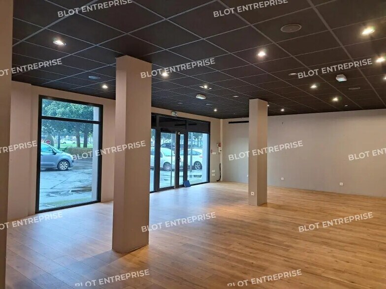 Bureau dans Fougères à vendre - Photo de l’immeuble – Image 3 sur 7