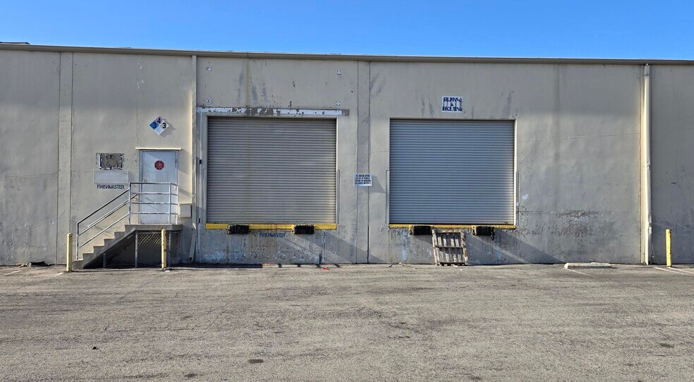 12878-12926 Pierce St, Pacoima, CA à louer - Photo de l’immeuble – Image 2 sur 6