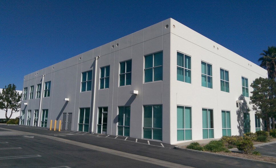 9008 Research Dr, Irvine, CA à vendre - Photo de l’immeuble – Image 2 sur 2