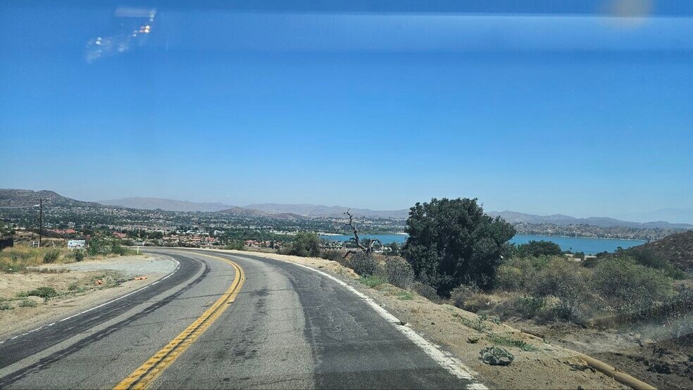 31387 Ortega Highway, Lake Elsinore, CA à vendre - Photo de l’immeuble – Image 2 sur 2