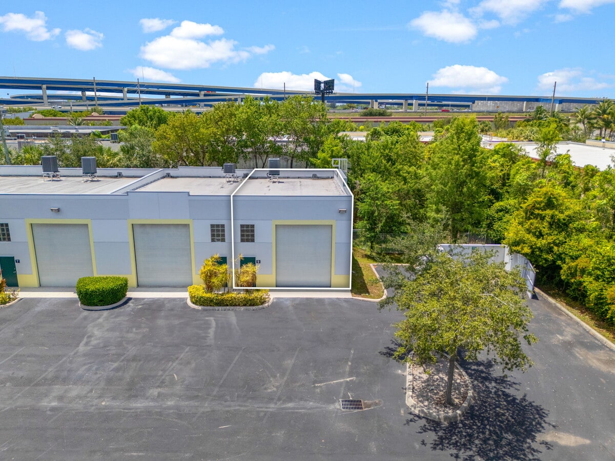 2937 Ravenswood Rd, Fort Lauderdale, FL 33312 - Lot 9 -  - Photo intérieure - Image 1 of 21