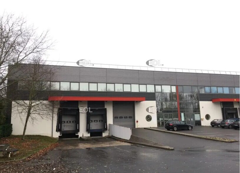 Industriel/Logistique dans Saint-Thibault-des-Vignes à louer - Photo de l’immeuble – Image 3 sur 3