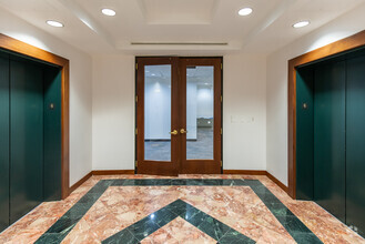 800 S Douglas Rd, Coral Gables, FL à louer Photo intérieure– Image 1 sur 6