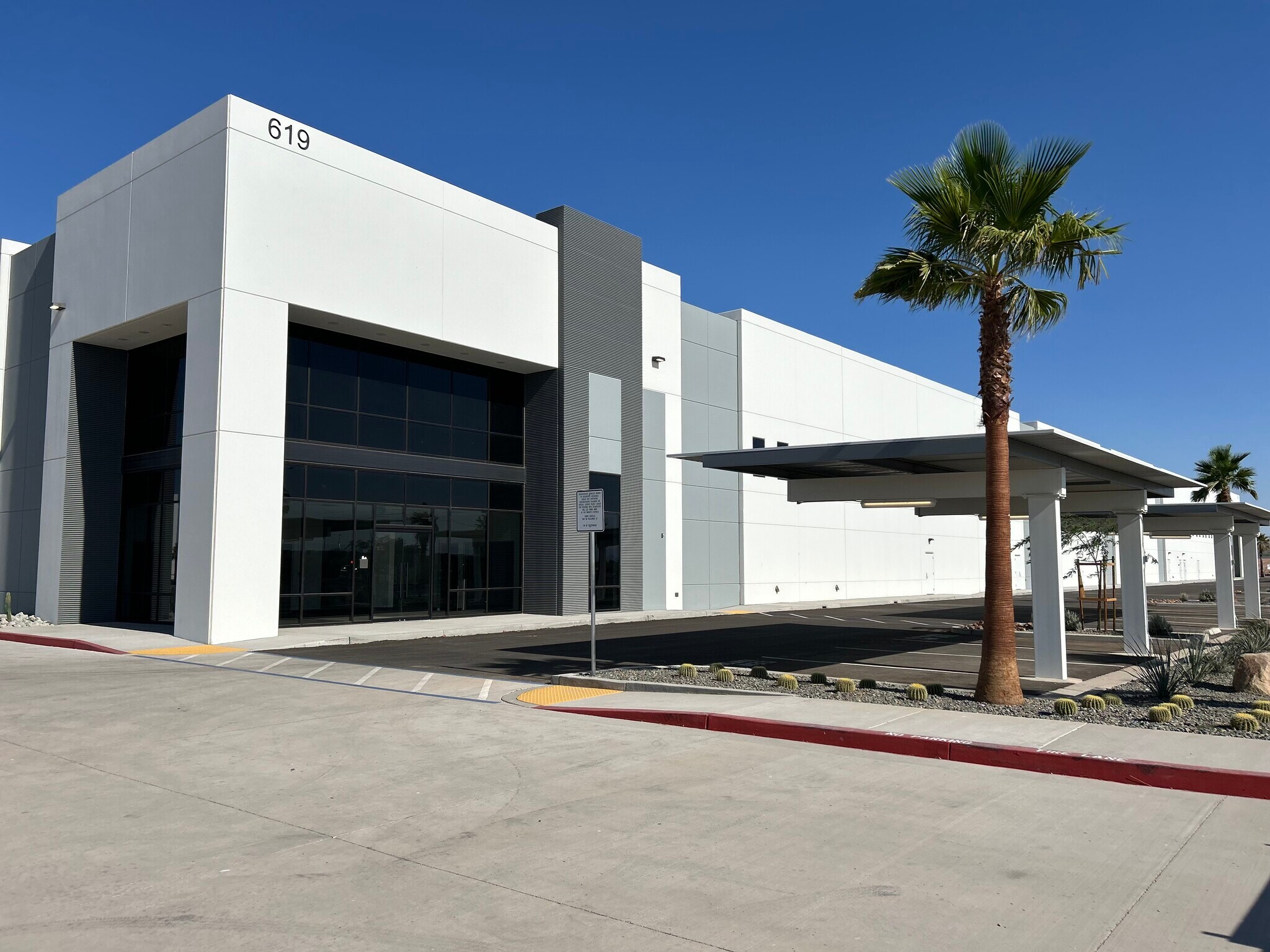 619 Laborde Rd, Calexico, CA à louer Photo de l’immeuble– Image 1 sur 15