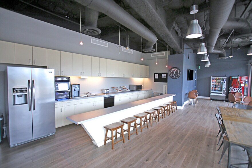1055 E Colorado Blvd, Pasadena, CA à louer - Photo intérieure – Image 2 sur 7