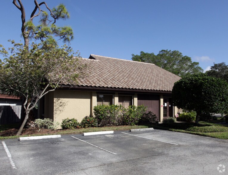 7013 S Tamiami Trl, Sarasota, FL à louer - Photo de l’immeuble – Image 2 sur 17