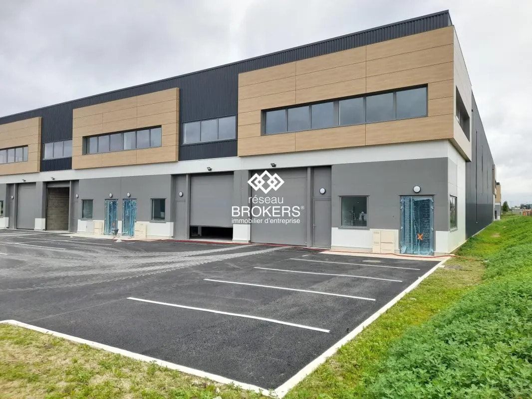 5 Rue Des Frères Lumière, Gellainville à louer Photo de l’immeuble– Image 1 sur 13