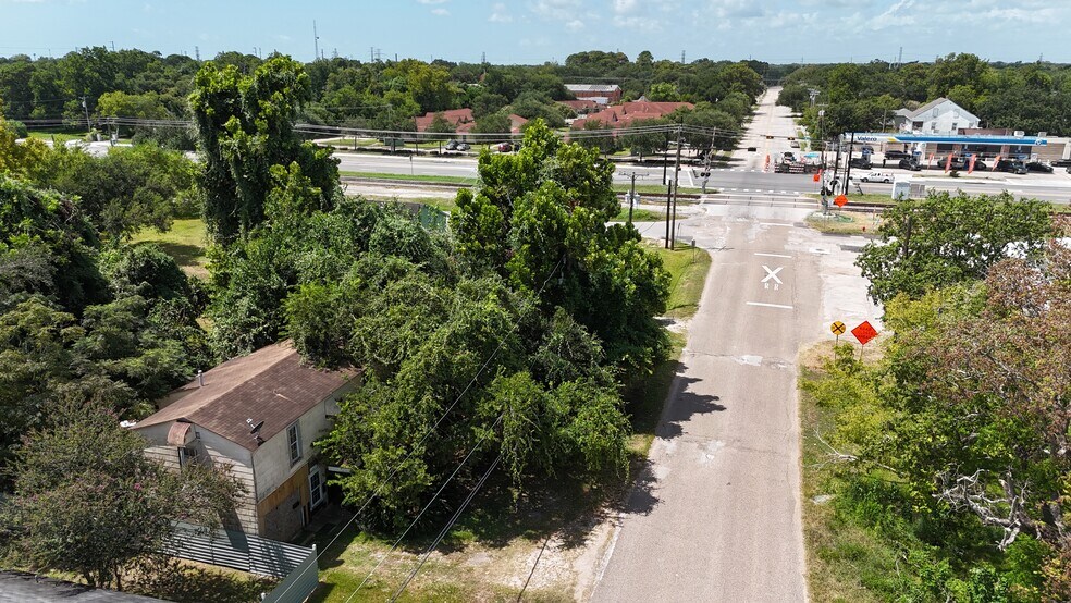 933 Cedar dr, La Marque, TX à vendre - Photo de l’immeuble – Image 2 sur 2