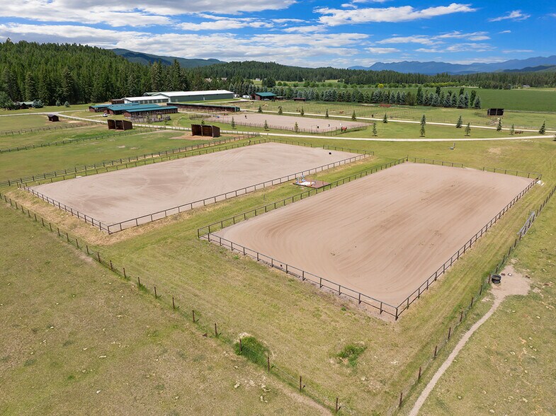 555 Twin Bridges Rd, Whitefish, MT à vendre - Photo de l’immeuble – Image 2 sur 35